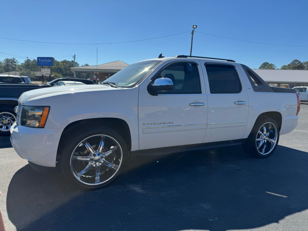 2009 Chevrolet Avalanche Image 3