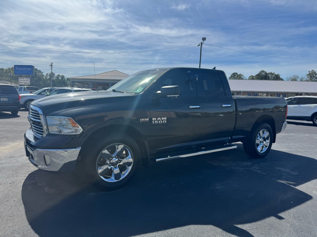 2017 RAM 1500 Image 3