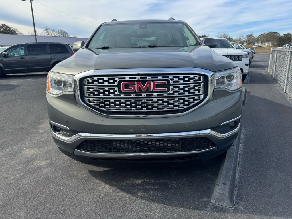 2017 GMC Acadia Image 2