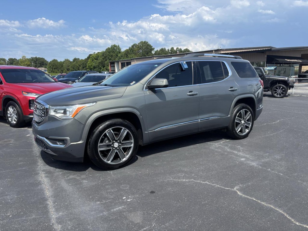 2017 GMC Acadia Image 1