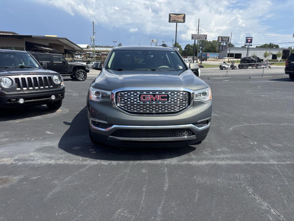 2017 GMC Acadia Image 4