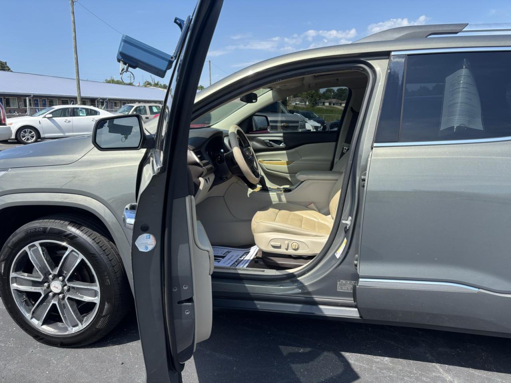 2017 GMC Acadia Image 5
