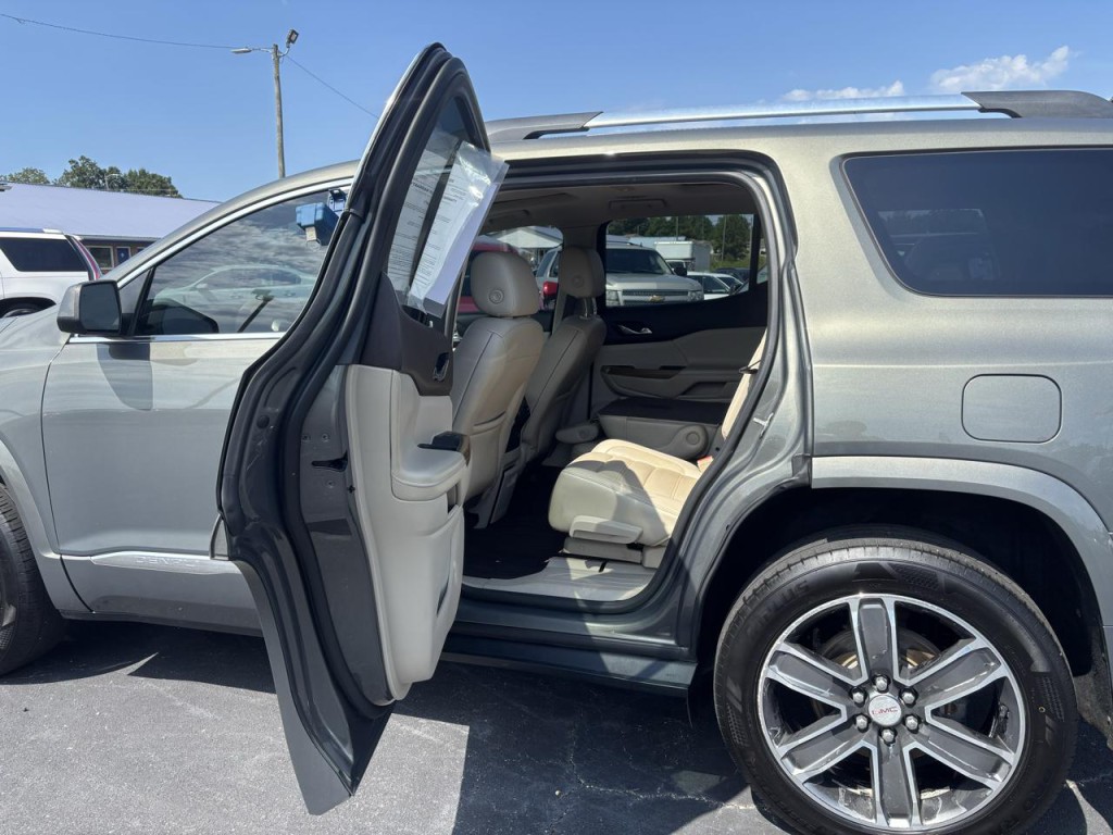 2017 GMC Acadia Image 6