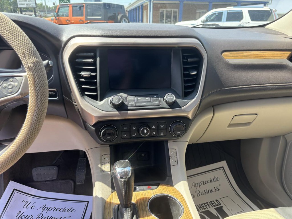 2017 GMC Acadia Image 9