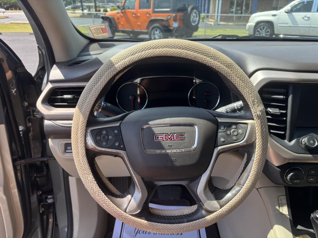 2017 GMC Acadia Image 10