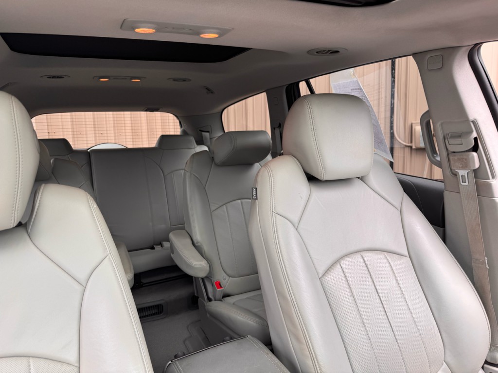 2015 Buick Enclave Image 9