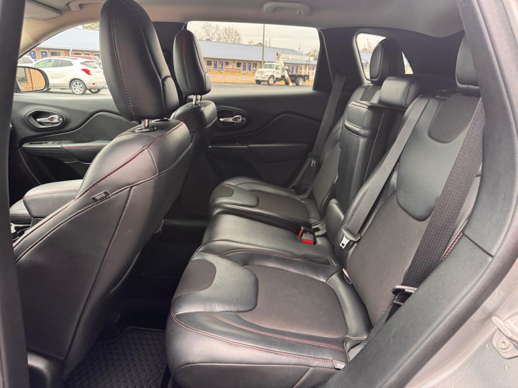 2017 Jeep Cherokee Image 8