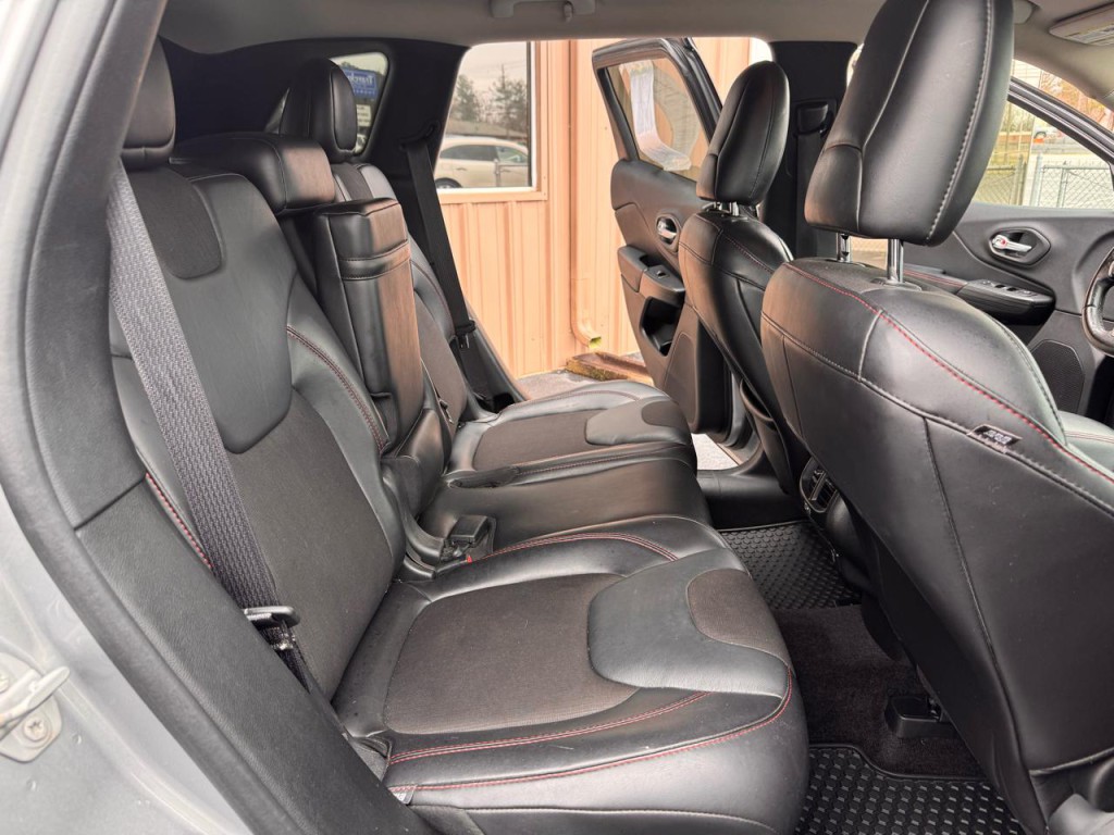 2017 Jeep Cherokee Image 9