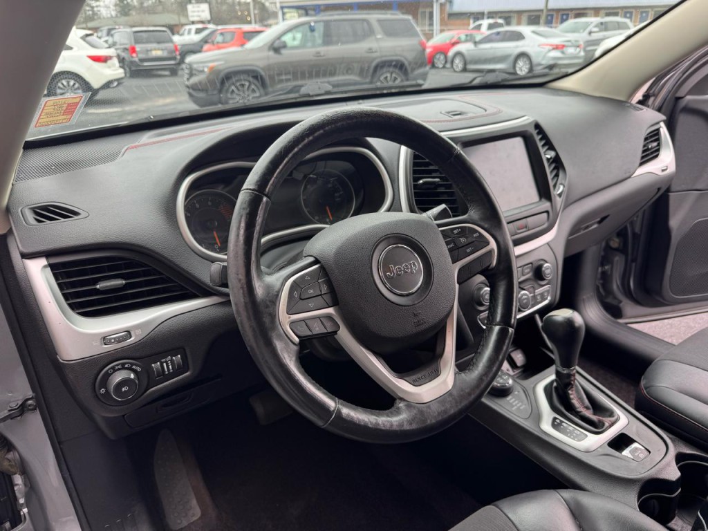 2017 Jeep Cherokee Image 11