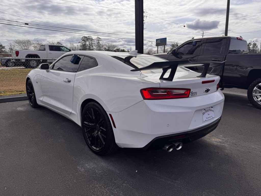 2016 Chevrolet Camaro Image 2