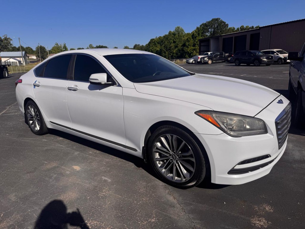2015 Hyundai Genesis Image 1