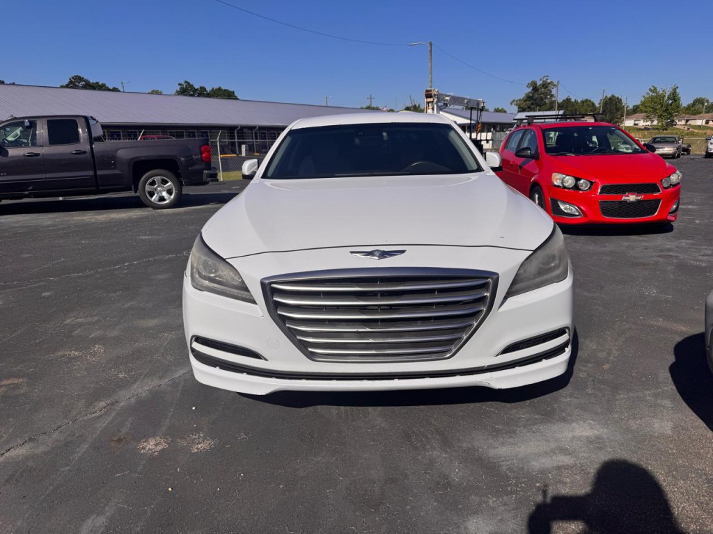 2015 Hyundai Genesis Image 2