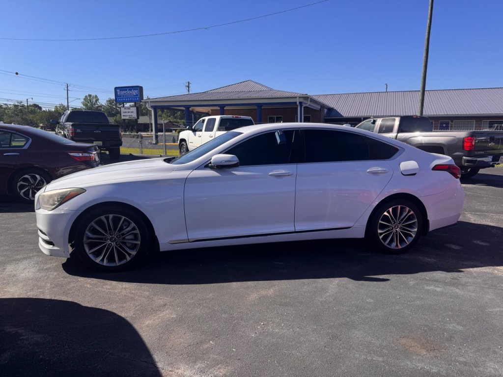 2015 Hyundai Genesis Image 3