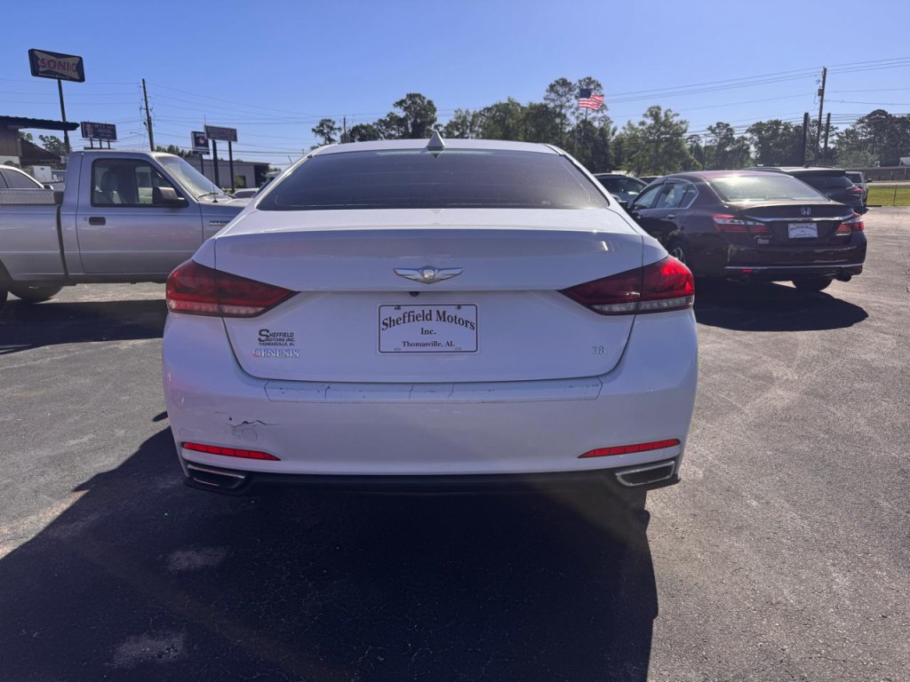 2015 Hyundai Genesis Image 4