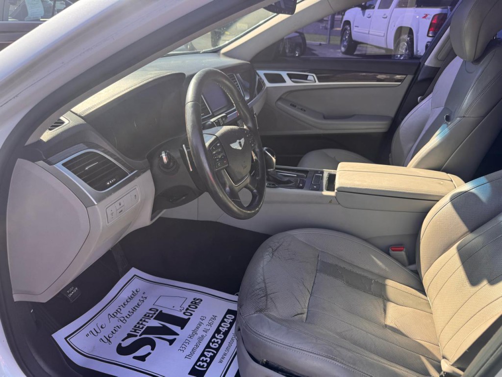 2015 Hyundai Genesis Image 5