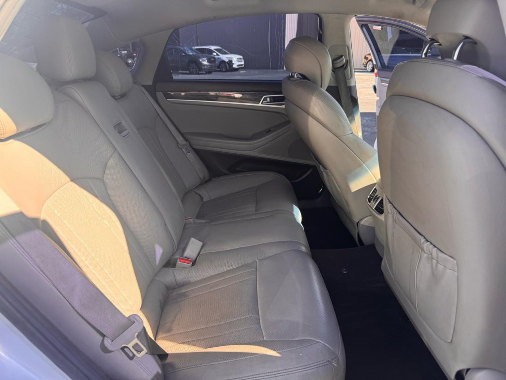 2015 Hyundai Genesis Image 7