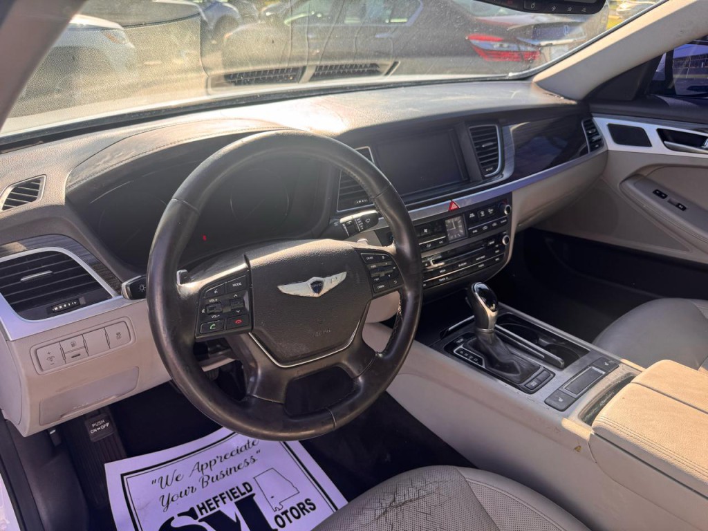 2015 Hyundai Genesis Image 10