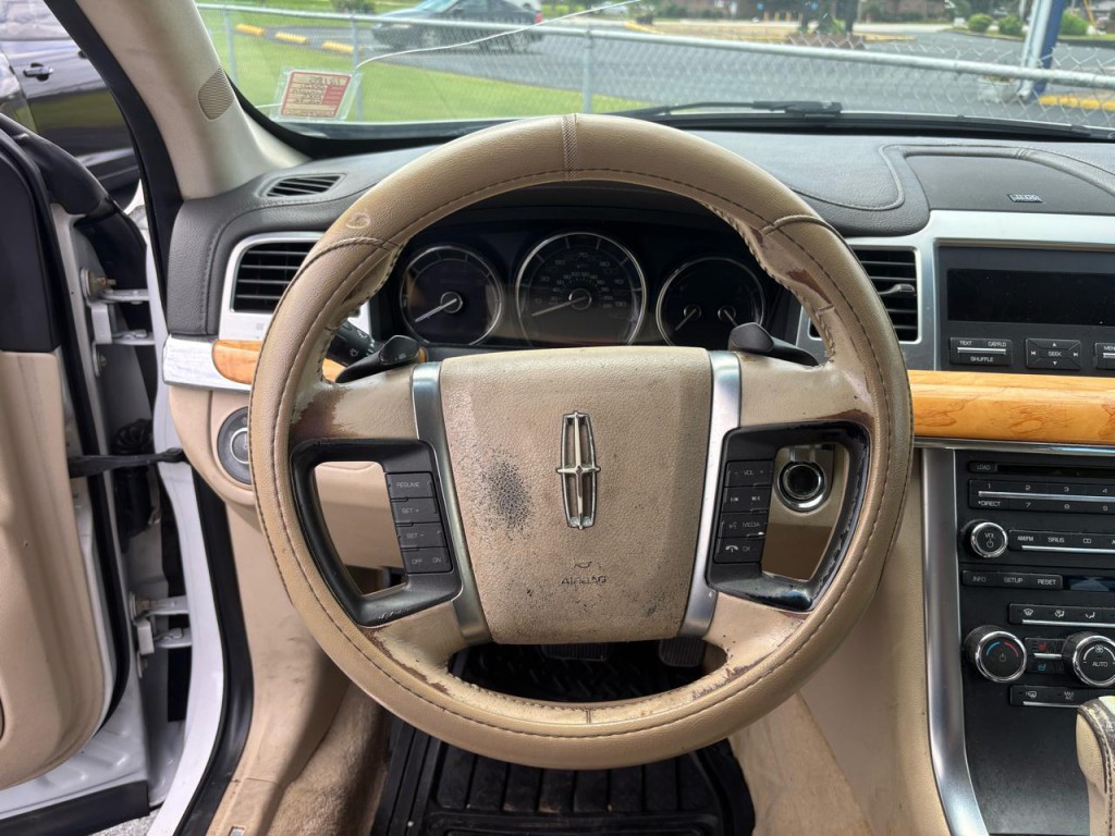 2012 Lincoln MKS Image 10