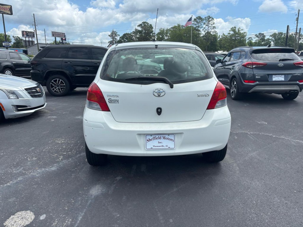 2010 Toyota Yaris Image 2