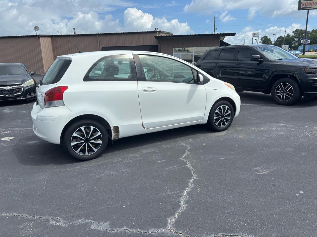 2010 Toyota Yaris Image 3