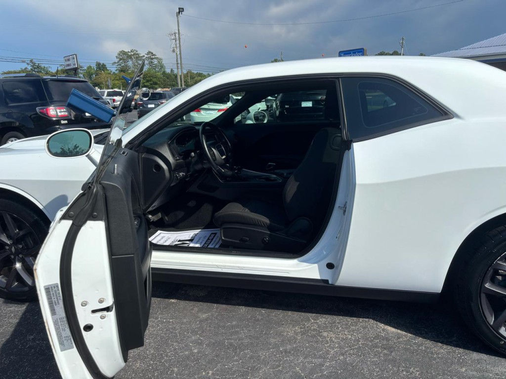 2021 Dodge Challenger Image 5