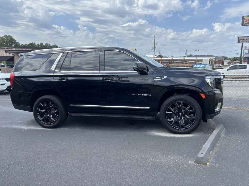 2021 GMC Yukon Image 3