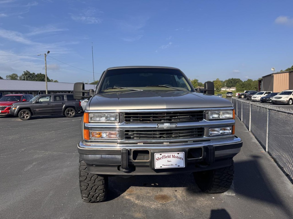 1999 Chevrolet Tahoe Image 2