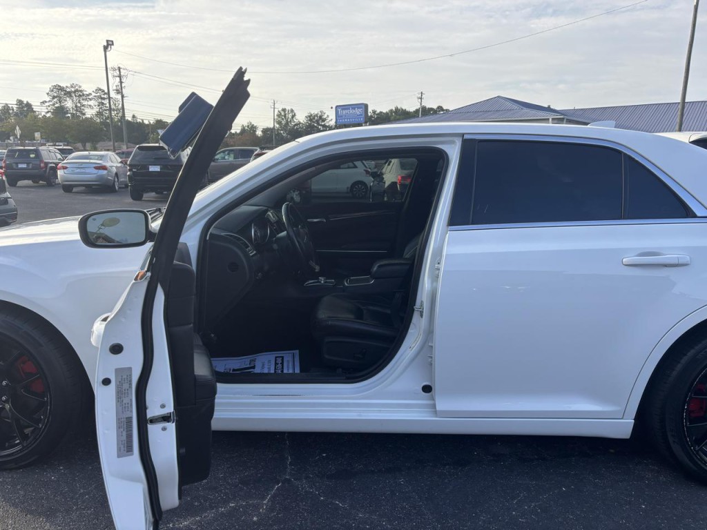 2018 Chrysler 300 Image 5