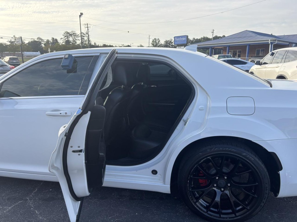 2018 Chrysler 300 Image 6