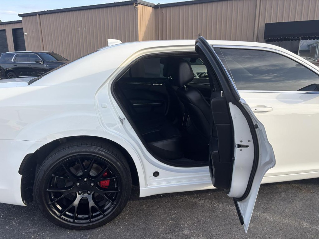 2018 Chrysler 300 Image 7