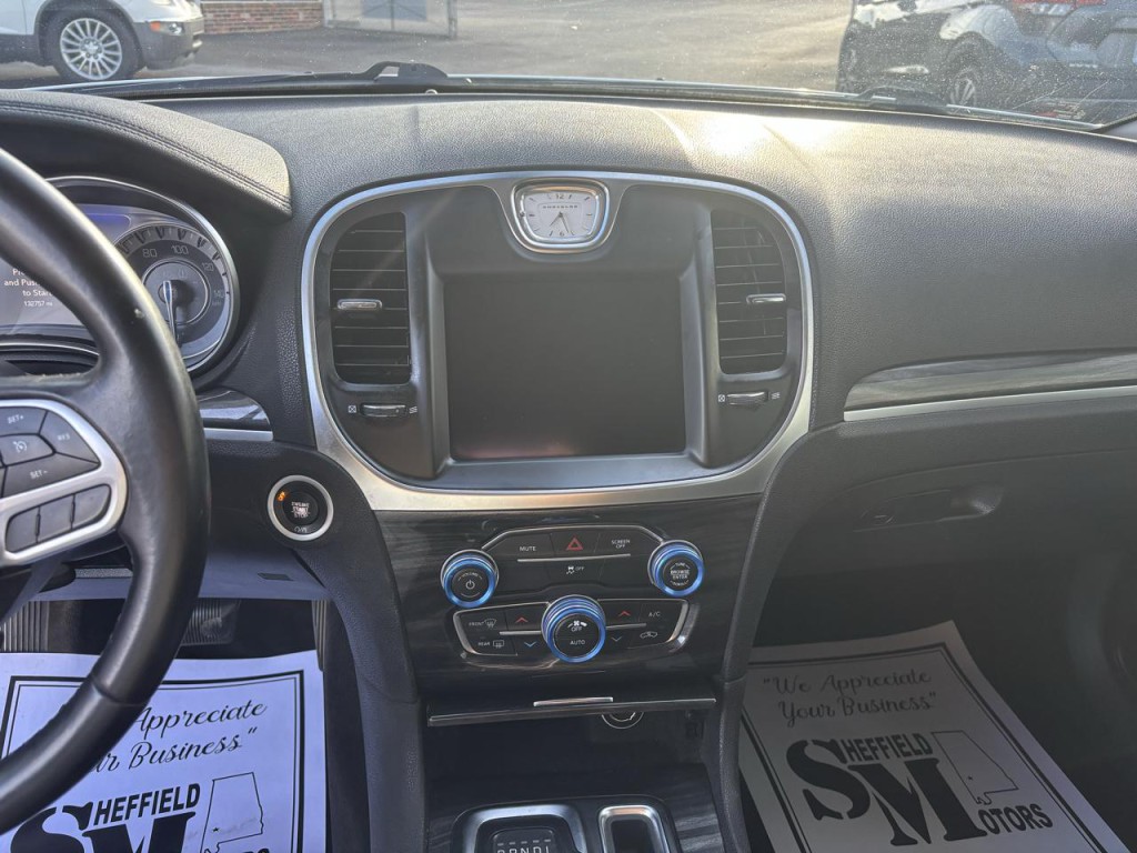 2018 Chrysler 300 Image 9