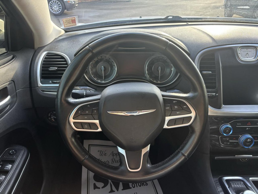 2018 Chrysler 300 Image 10