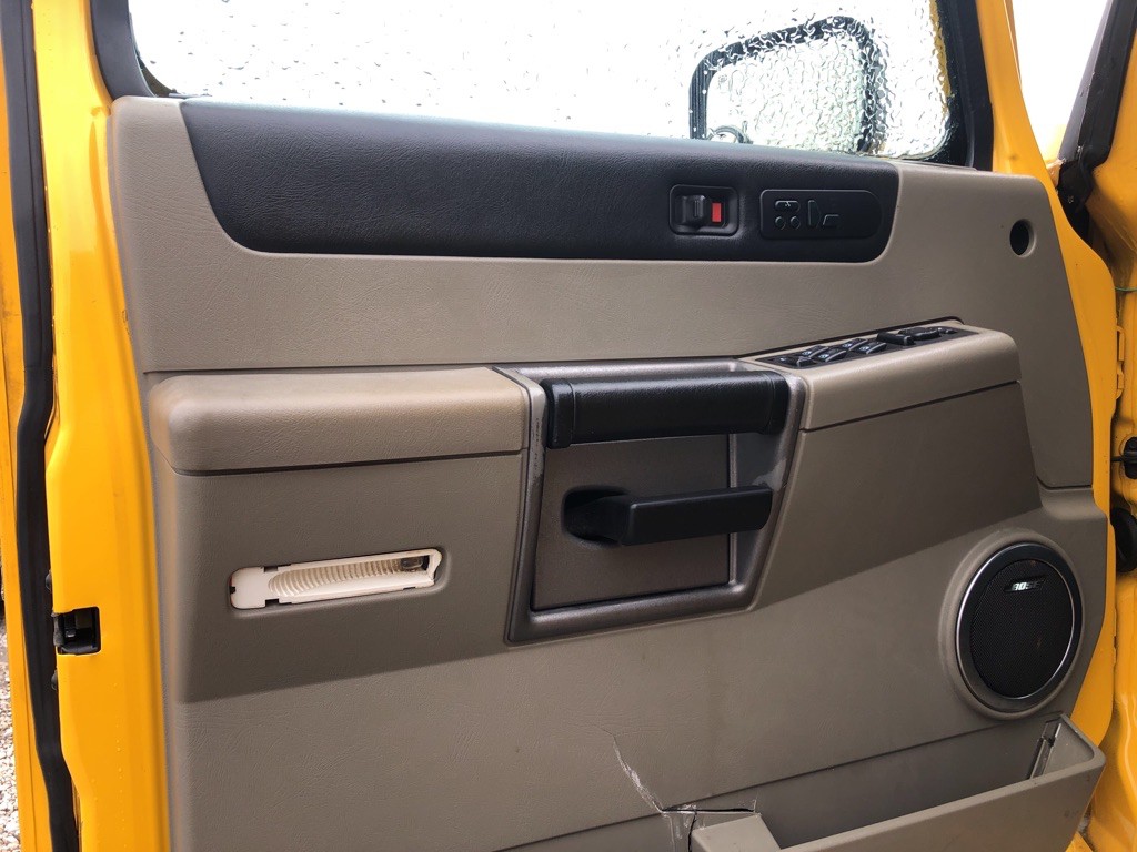 2003 HUMMER H2 Image 13