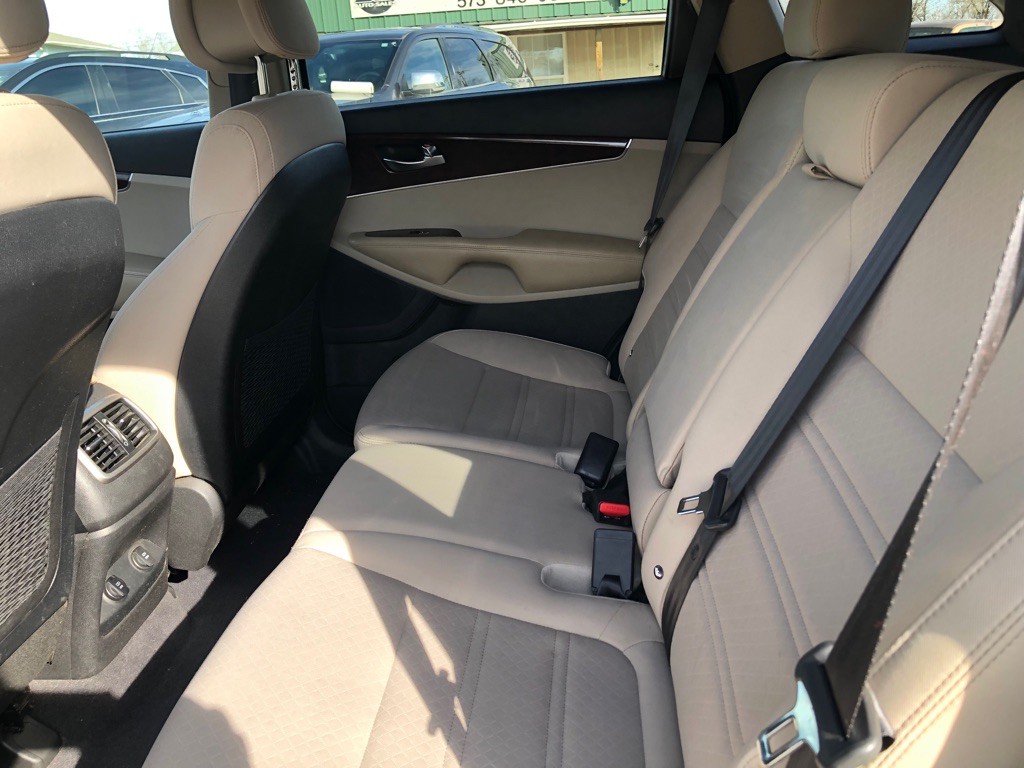 2016 Kia Sorento Image 12