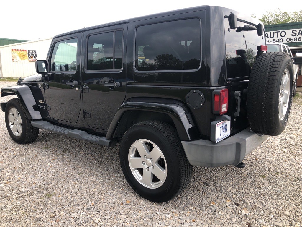 2012 Jeep Wrangler Unlimited Image 2