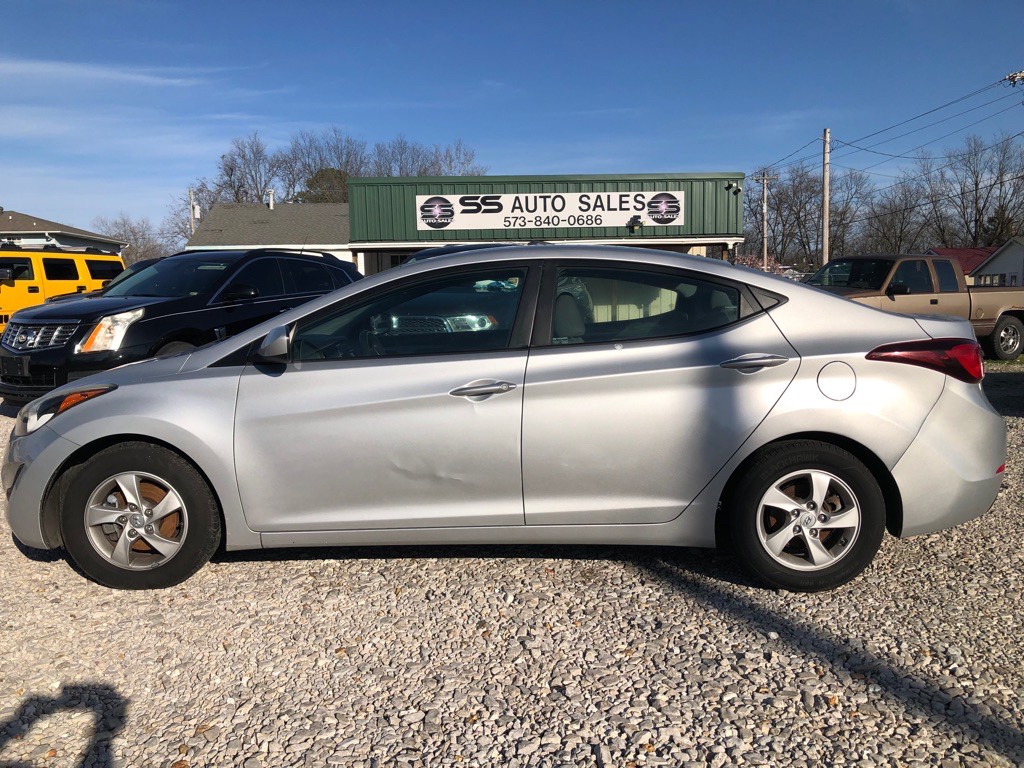 2015 Hyundai Elantra Image 1