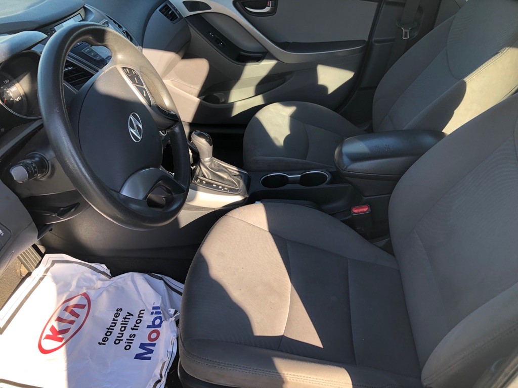 2015 Hyundai Elantra Image 8