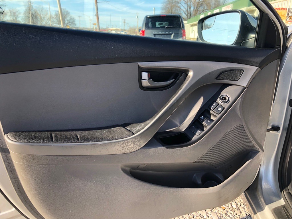 2015 Hyundai Elantra Image 9