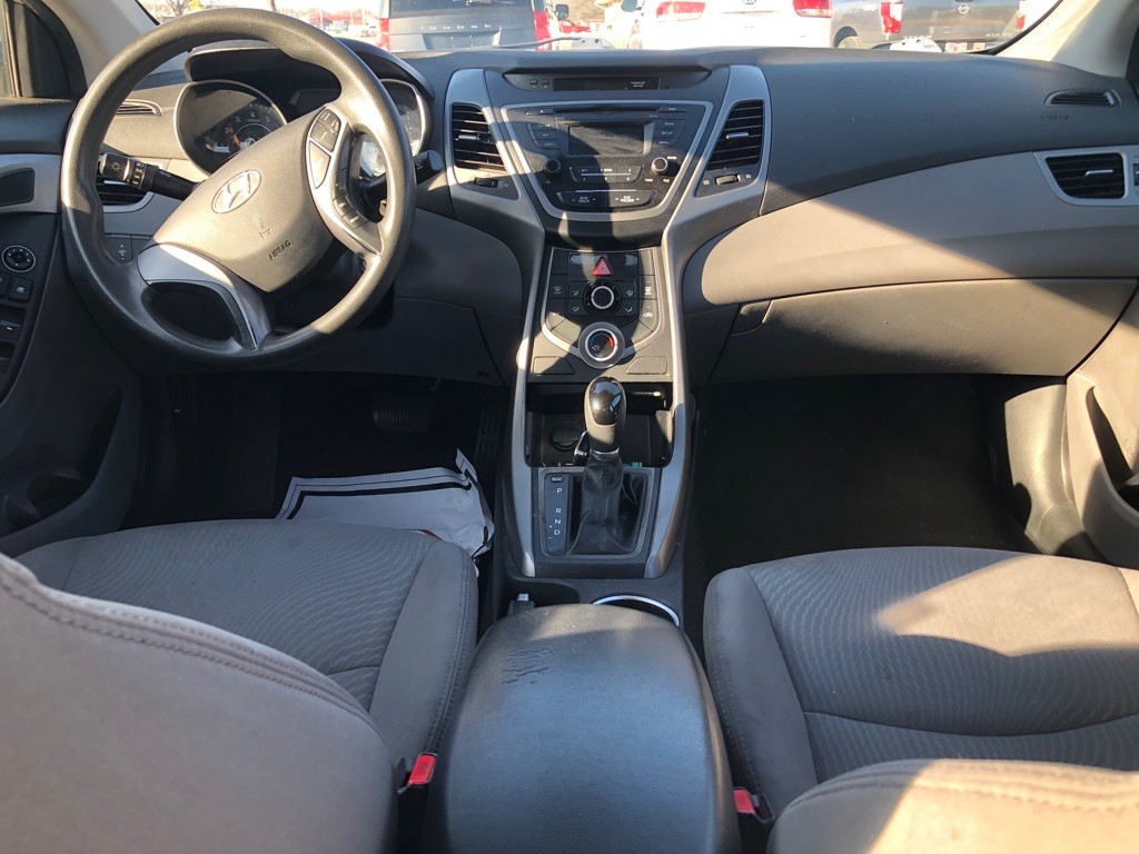 2015 Hyundai Elantra Image 17