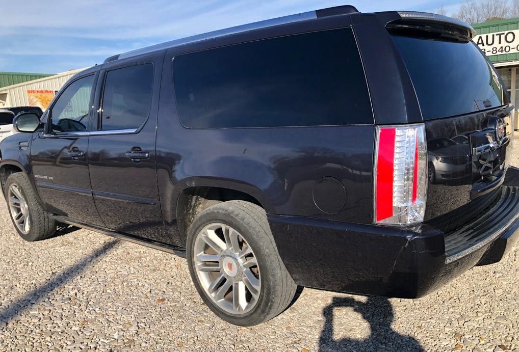 2013 Cadillac Escalade Image 4