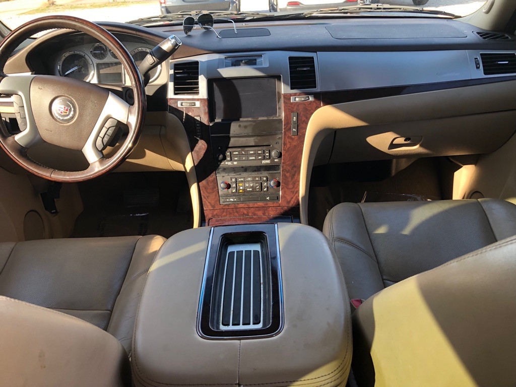 2013 Cadillac Escalade Image 8