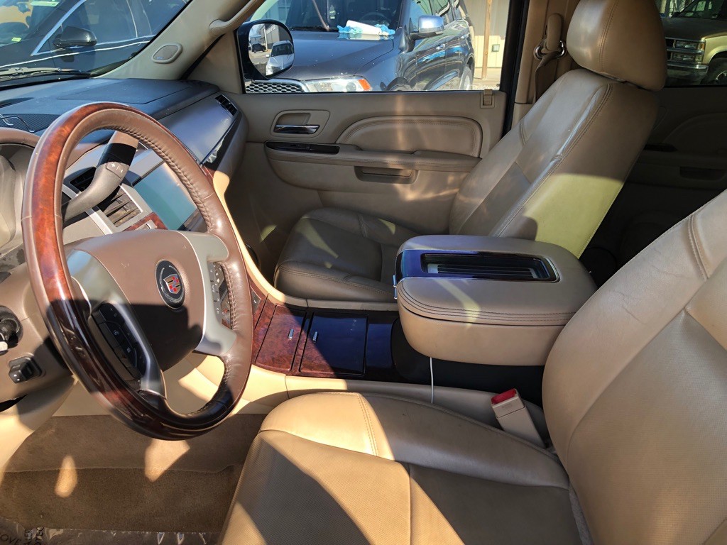 2013 Cadillac Escalade Image 9