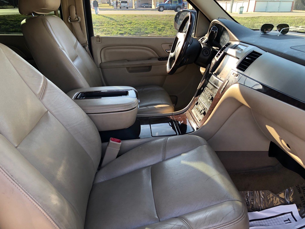 2013 Cadillac Escalade Image 10