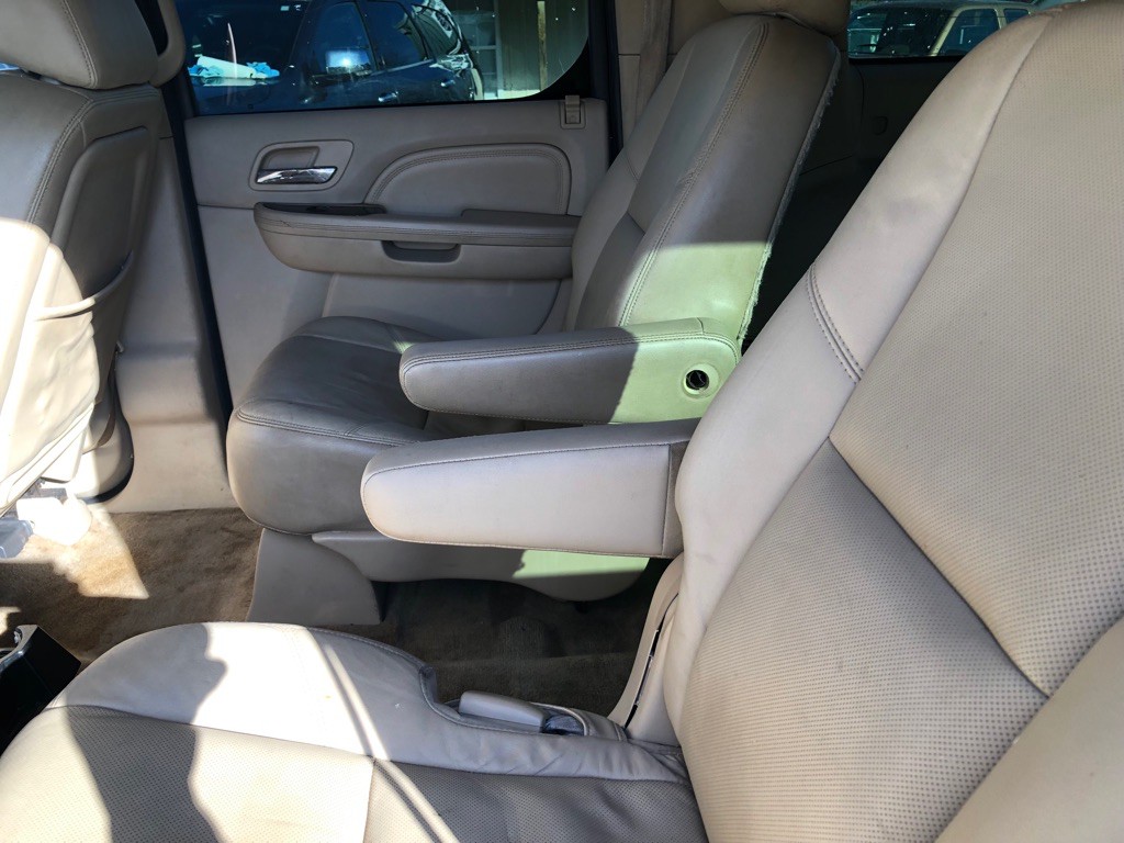 2013 Cadillac Escalade Image 11