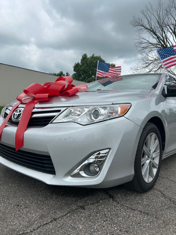 2013 Toyota Camry Image 2