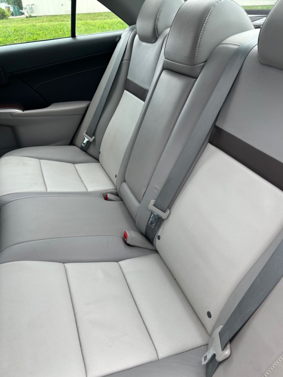 2013 Toyota Camry Image 9