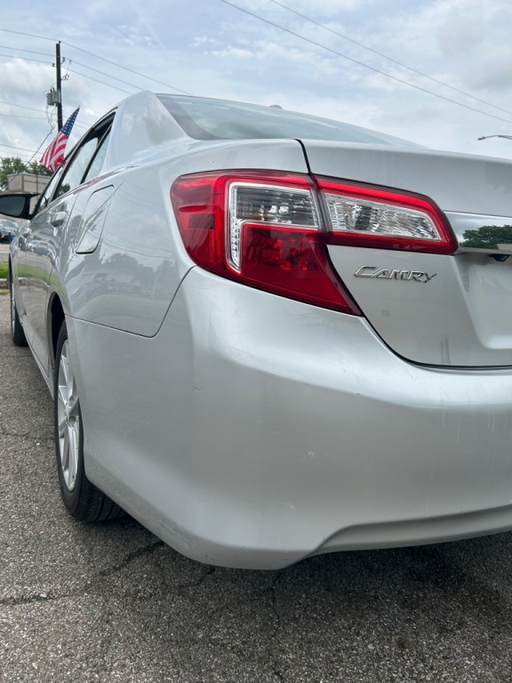 2013 Toyota Camry Image 10