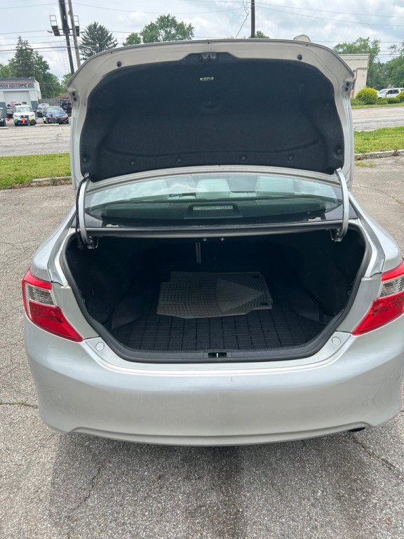 2013 Toyota Camry Image 12