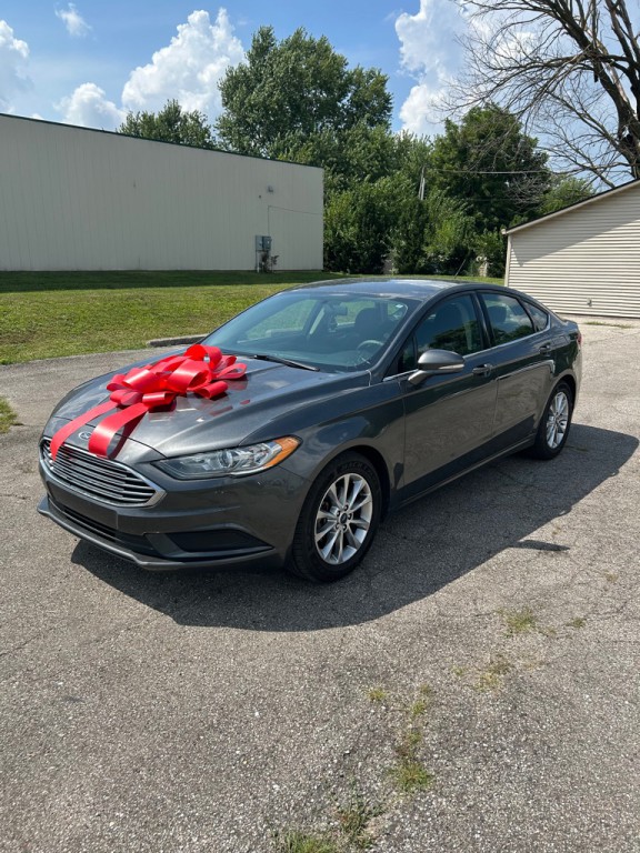 2017 Ford Fusion Image 2