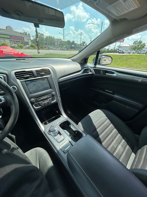 2017 Ford Fusion Image 17